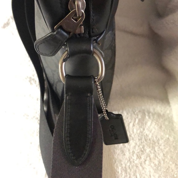 Coach men’s shoulder messenger bag - Picture 3 of 8